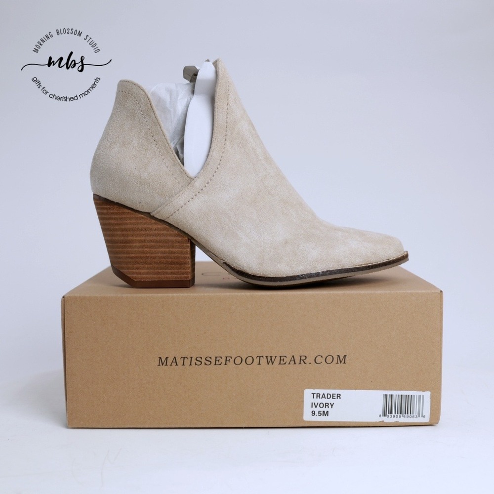 NIB Coconuts by Matisse Trader Booties Ivory Women 9.5